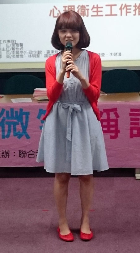 輔導主任劉又菁，鼓勵同學多微笑，並正視自己的情緒。